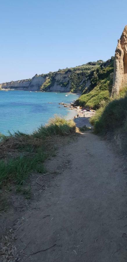 Ξενώνας Αγιά Τριάδα Koróni Εξωτερικό φωτογραφία